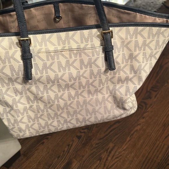 Navy and white large Michael Kors purse - Picture 2 of 4